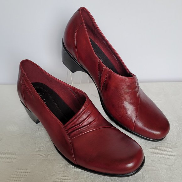 CLARKS Wyld Foxtro Slip-On Leather Shoes- Wine color- Women's Size 9M - Picture 1 of 15